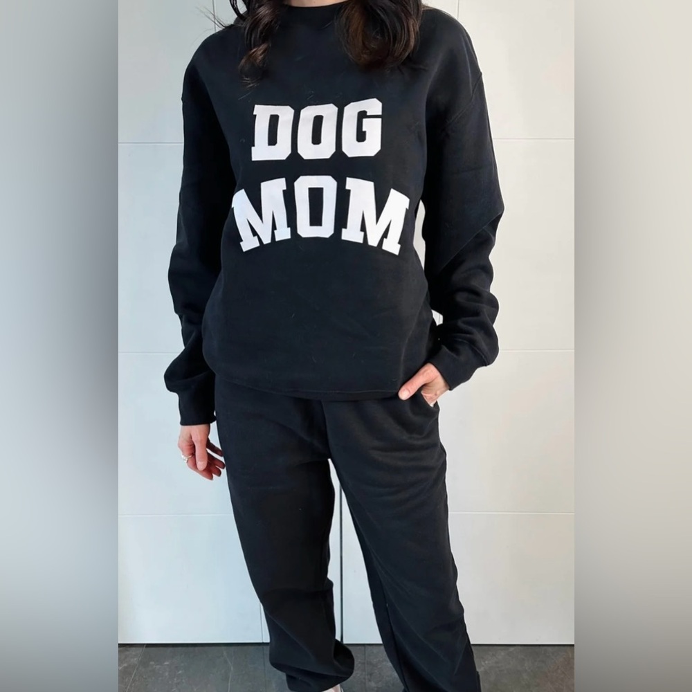 Dog Mom Classic Crew Neck Sweatshirt